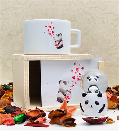 Panda Tasarımlı Kutulu Kupa Ve Mini Kar KüresiGiftmodaPanda-Kutulu-Kupa-Mini-Kar-Küresi